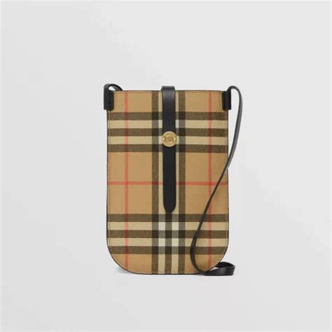 burberry 手機保護套|【BURBERRY】Anne 標誌性條紋環保帆布手機保護套附背帶 .